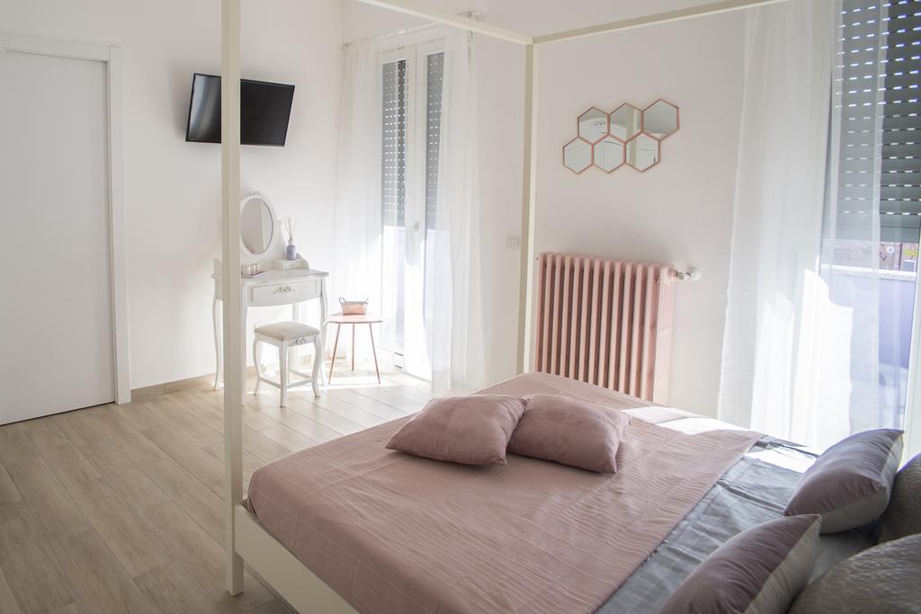 La Maison Extravagante Saronno Exteriör bild
